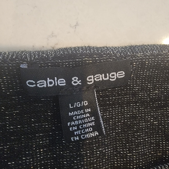 Cable & Gauge 3/4 sleeves cold shoulder metallic treads on black size Large - Picture 6 of 15